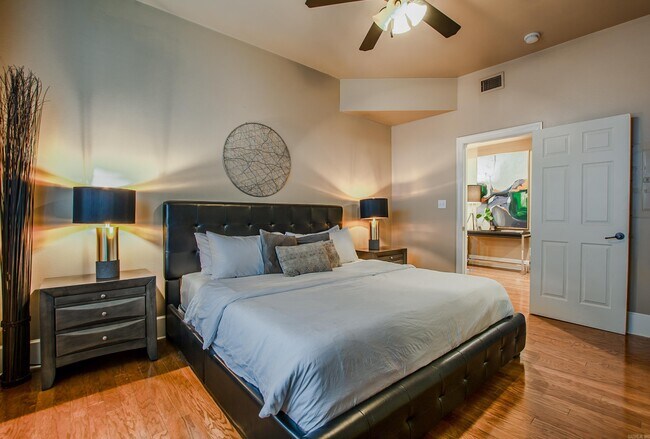 Building Photo - 612 Center St