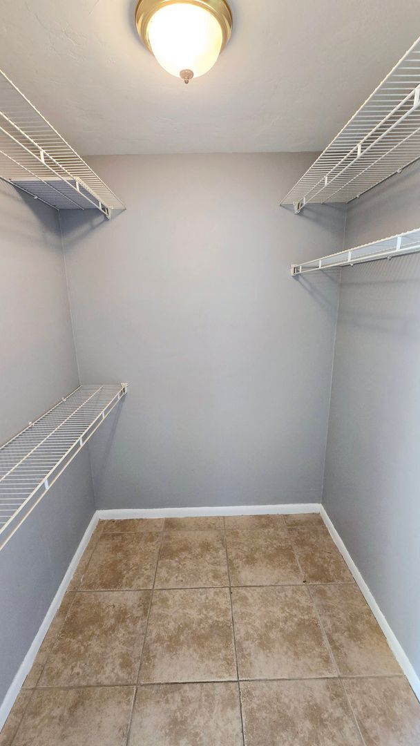 Building Photo - Charming Corner Lot Home in Deland- Near T...