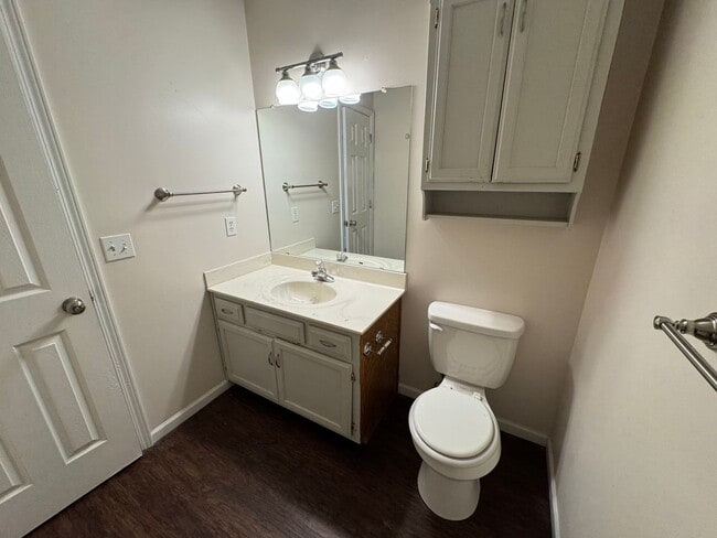 Building Photo - short term lease available