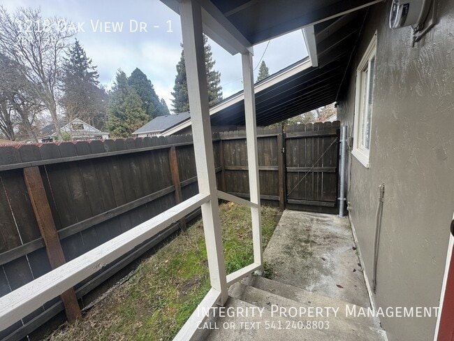 Building Photo - 1218 Oak View Dr