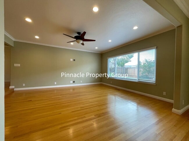 Building Photo - 4237 Haines Ave