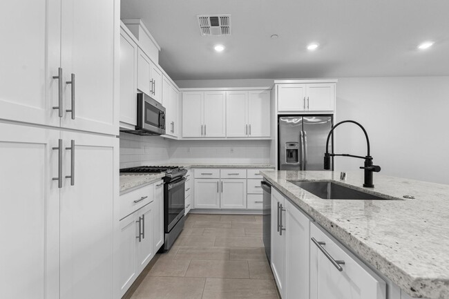 Building Photo - Modern 3 Bedroom 2 Bath Downtown Livermore