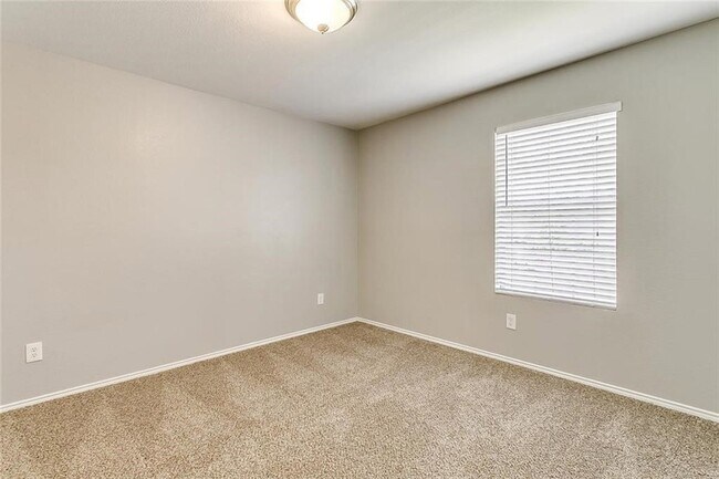 Building Photo - 909 Poncho Ln