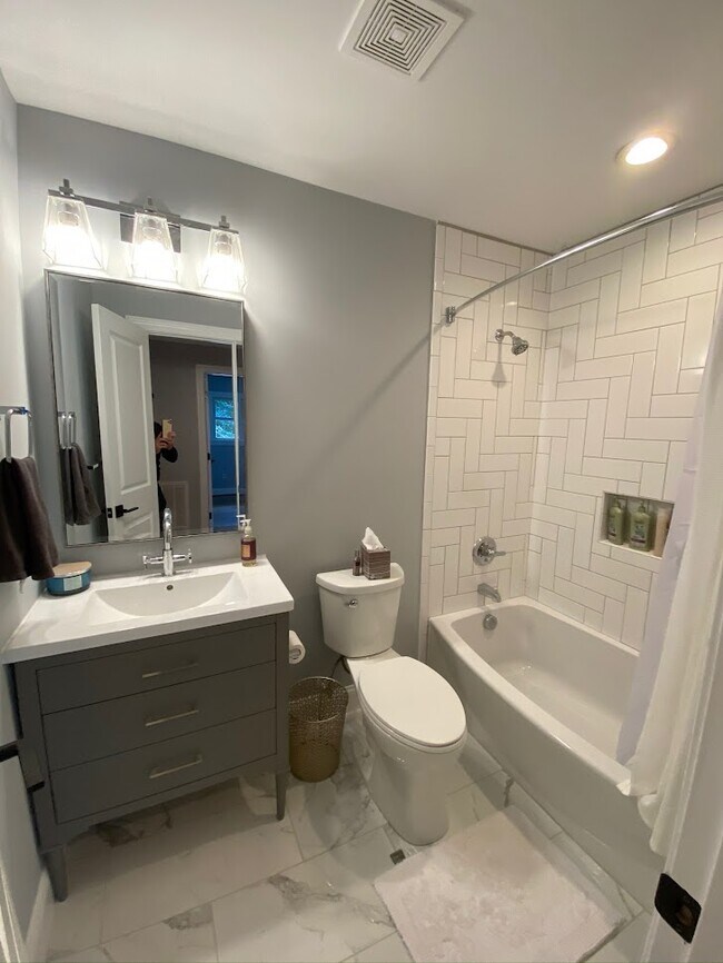 Building Photo - 604 Currituck Dr