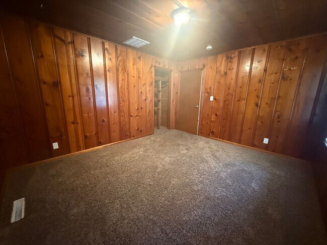 Building Photo - Spacious 3 Bedroom, 2 Bath Home in Springfield, MO!