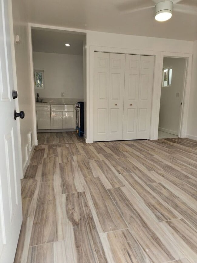 Building Photo - Cute Cottage- 1BR/1BA-Close to Downtown