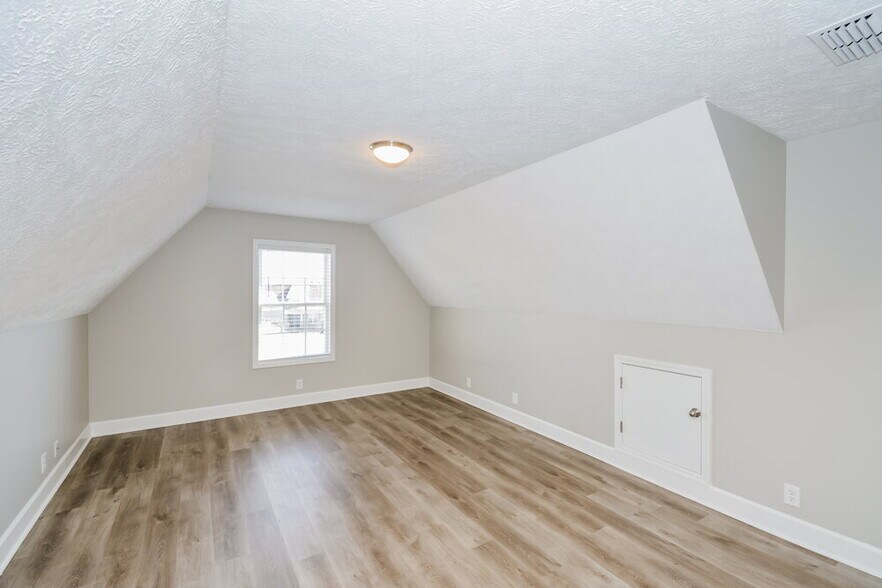 Building Photo - 2523 Claymore Run