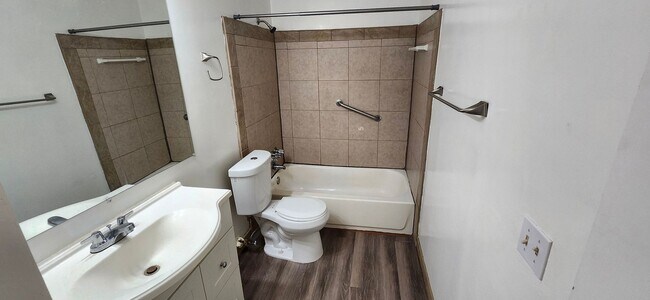 Building Photo - 3 Bedroom Home in Columbus