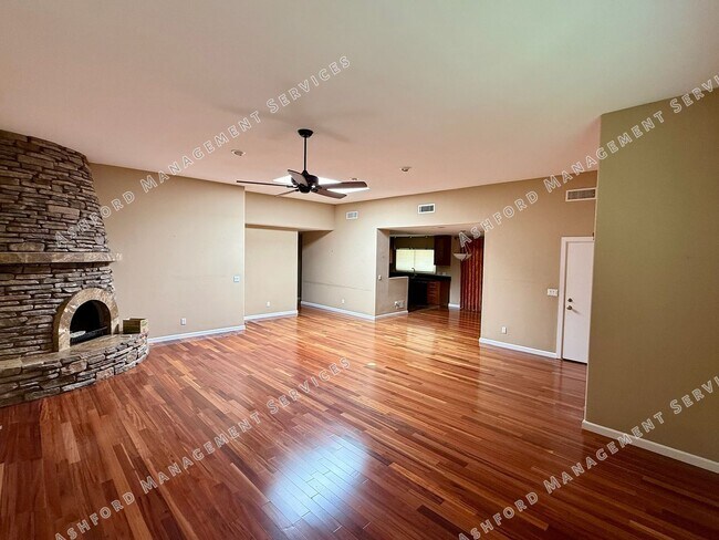Building Photo - 3 BEDROOM 2 BATHROOM HOME RIGHT ON McCORMI...