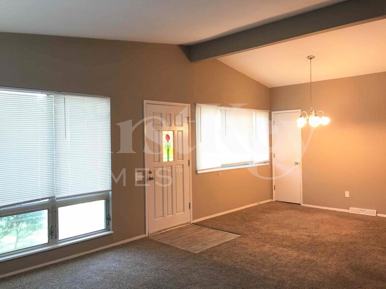 Building Photo - 2560 Pheasant Dr