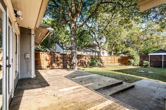 Building Photo - Beautiful Craftsman Style in Junius Heights!