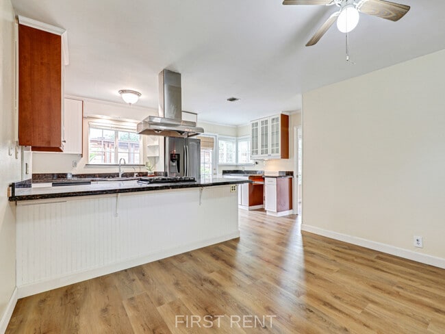 Building Photo - 13132 Laburnum Dr