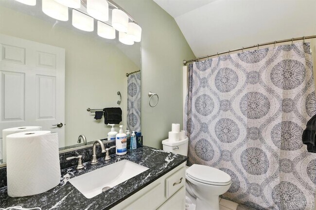 Building Photo - 5 Waterview Ct