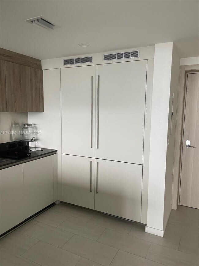 Building Photo - 1000 Brickell Plaza