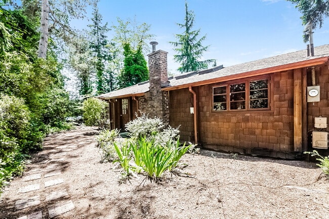 Building Photo - Charming Enatai Craftsman Near Lake Washington – 3BR/2BA- AVAILABLE NOW!