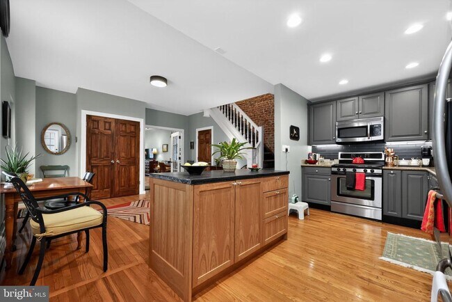 Building Photo - 2100 E Dauphin St