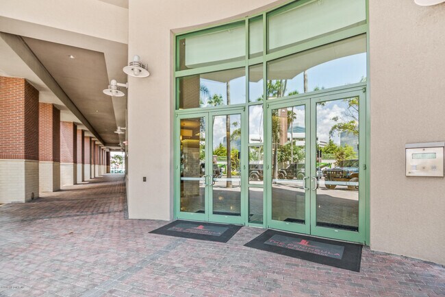 Building Photo - 1431 Riverplace Blvd