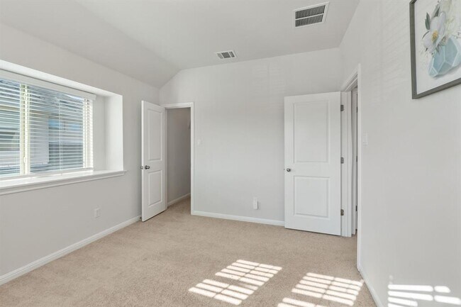 Building Photo - 1720 Navajo Song Ln