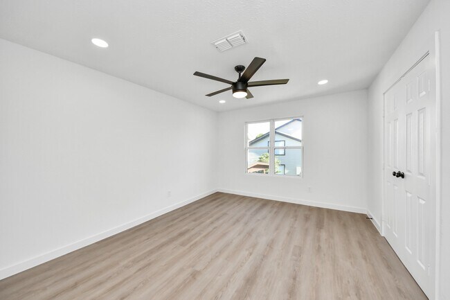 Building Photo - 2911 Meadowgrass Ln