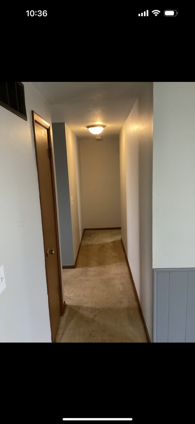 Building Photo - 495 Meadow Ln