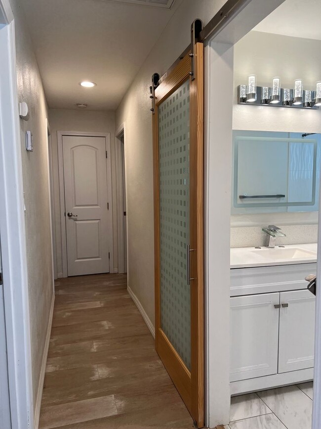 Building Photo - Charming 3 bedroom & 2 bath For Rent!