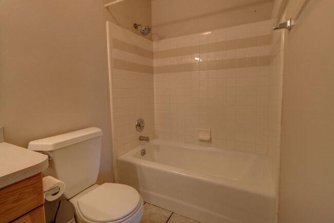 Building Photo - 1273 N 550 W