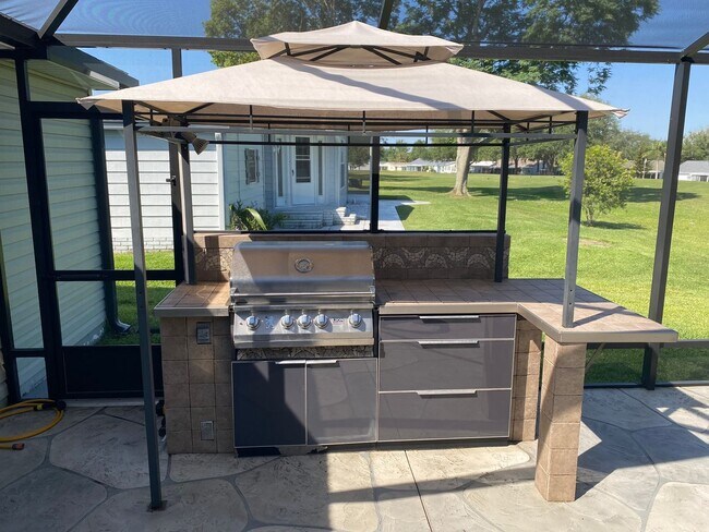 Building Photo - Spectacular Fully Furnished SEASONAL Home with Golf Course views and pool*