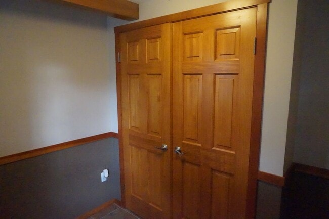 Building Photo - Large lot with room for a garden