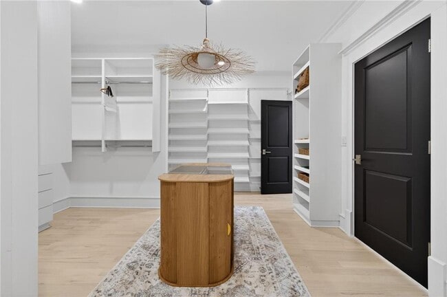 Building Photo - 1812 Wellbourne Dr NE