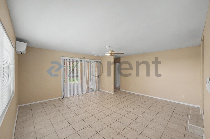Building Photo - Unit