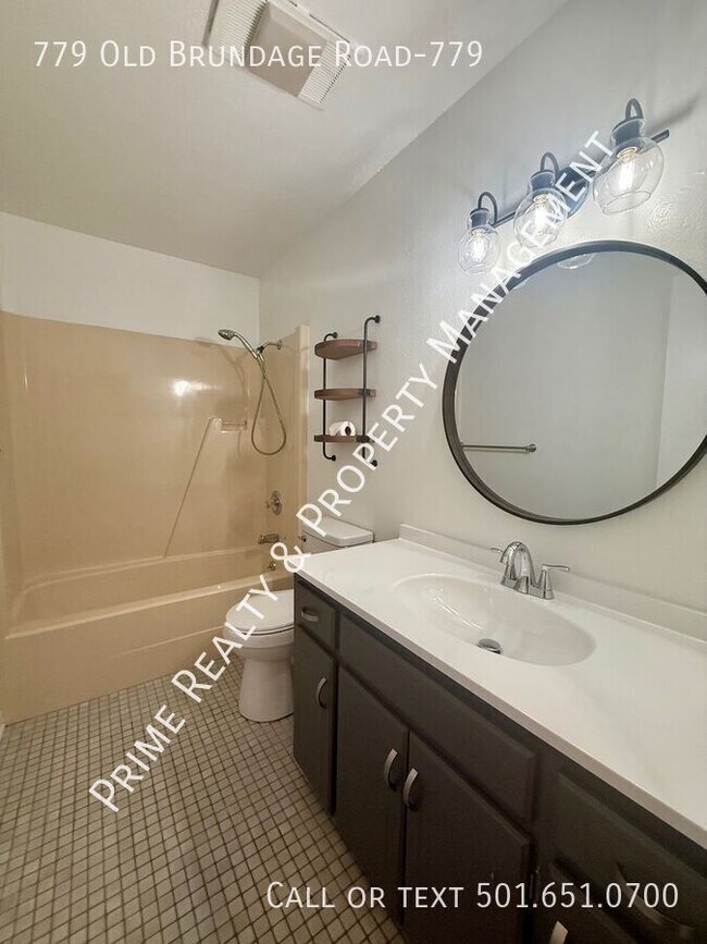 Building Photo - 779 Old Brundage Rd