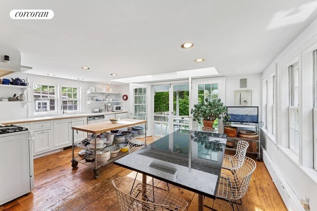 Building Photo - 148 Jermain Ave