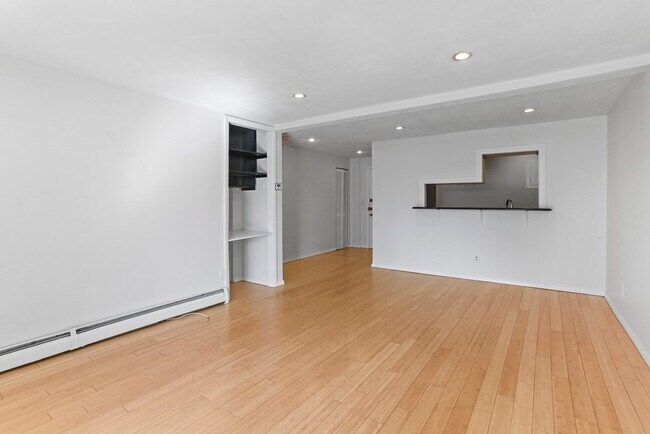 Building Photo - 12 Pond Ln