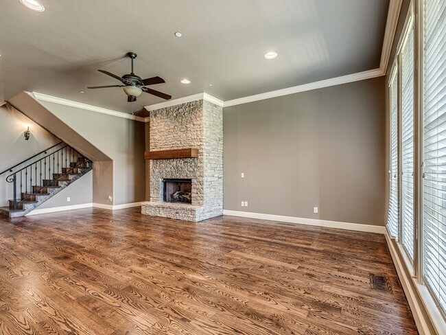 Building Photo - Luxury Edmond Townhome Overlooking Waterfa...