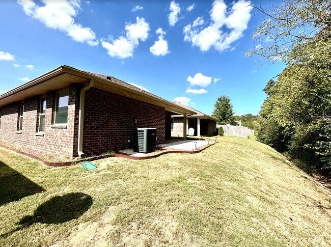 Building Photo - BEAUTIFUL THREE BED, TWO BATH FULL BRICK H...