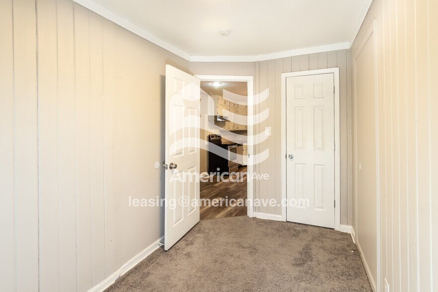 Building Photo - 5220 NE 46th Terrace