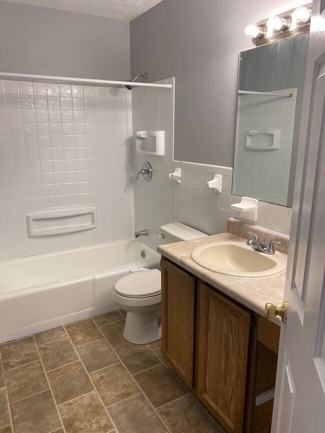 Building Photo - Attractive 3 BR, 2 Bath Home! Attached Garage, Fenced Backyard, Pets Ok!