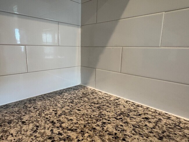 Building Photo - Pristine in Princeton!