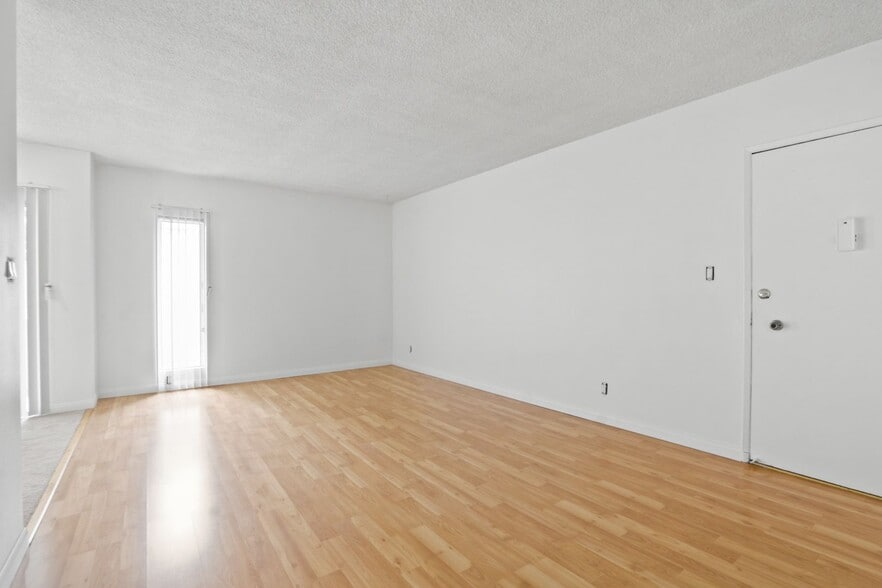 Building Photo - 3735 Mentone Ave