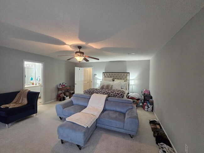 Building Photo - Woodland Park