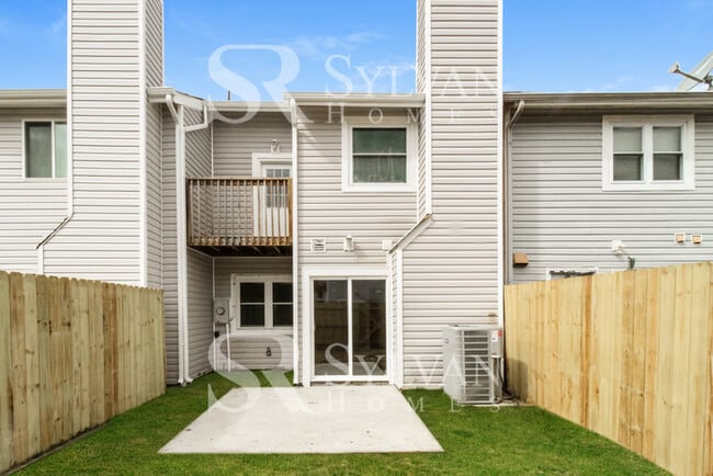 Building Photo - Welcome to this charming abode.