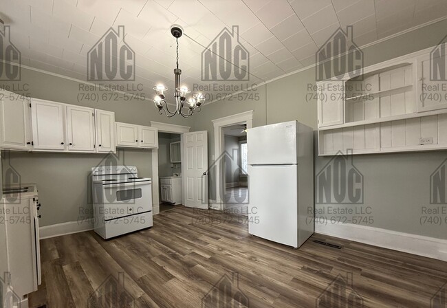 Building Photo - 1236 1/2-1236 1/2 E Locust St