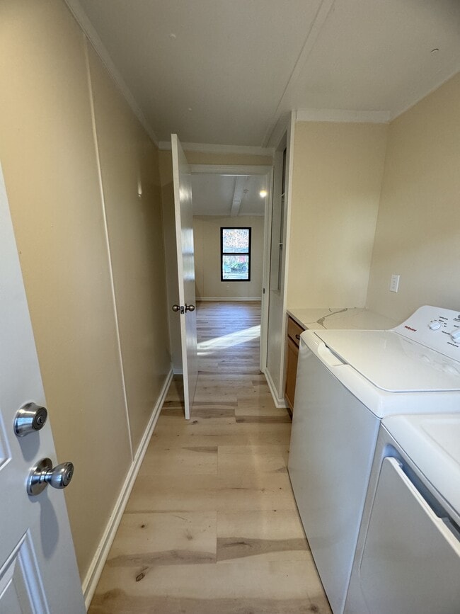 Building Photo - 2717 Hayes Dr