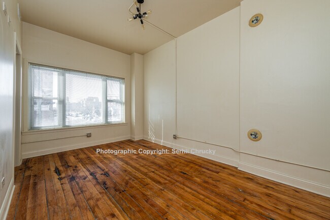 Building Photo - 934 W 19th St