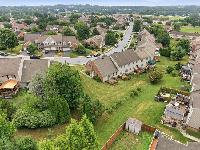 Building Photo - 472 Hillside Dr