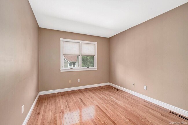 Building Photo - 1103 Regent Dr