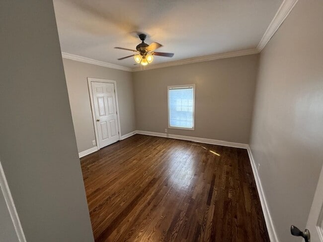 Building Photo - Adorable East Nashville Cottage just a hal...