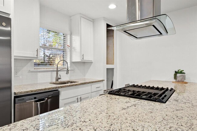 Building Photo - 301 E 33rd St