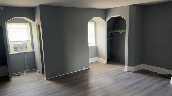 Building Photo - Beautiful renovated apartment with a ton of space!