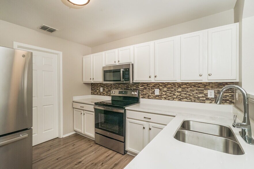 Building Photo - 223 Mallow Grove